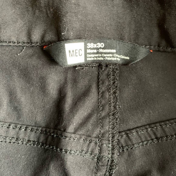 LIKE NEW MEC Mochilero Stretch Convertible Hiking / Outdoor Pants 38W/30L - Picture 4 of 8